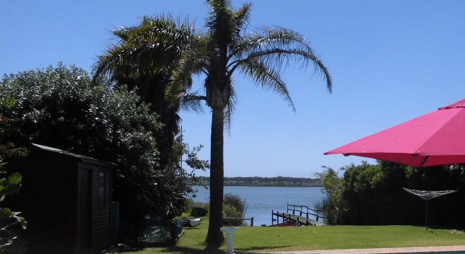 Sitzplatz am Pool mit Sicht zum See Zeekoevlei
Seating at the pool with stunning view over lake Zeekoevlei